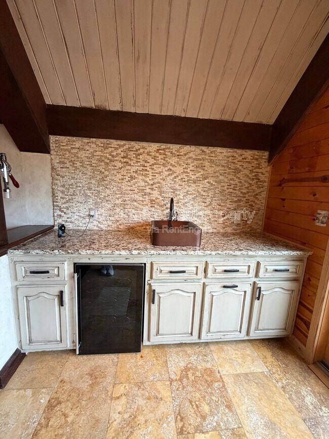 Building Photo - 835 Timber Lake Trail