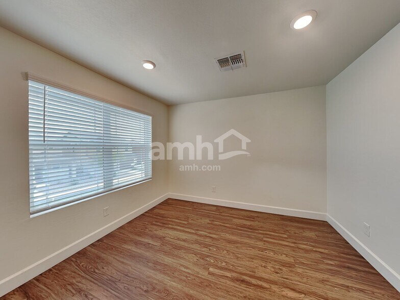 Building Photo - 678 W Laredo Ave