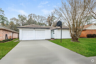 Building Photo - Charming Houston Home