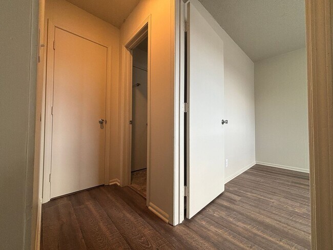 Building Photo - 1 Bedroom, 1 Bath Apartment at the Brookside Apartments!