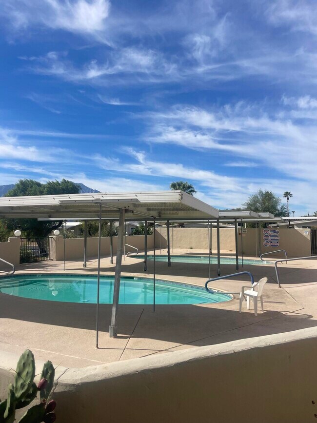 Building Photo - 14777 Palm Dr