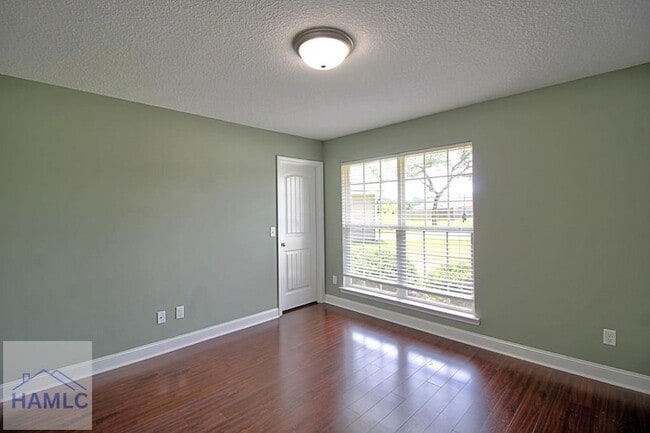Building Photo - 720 Highgrove Ct