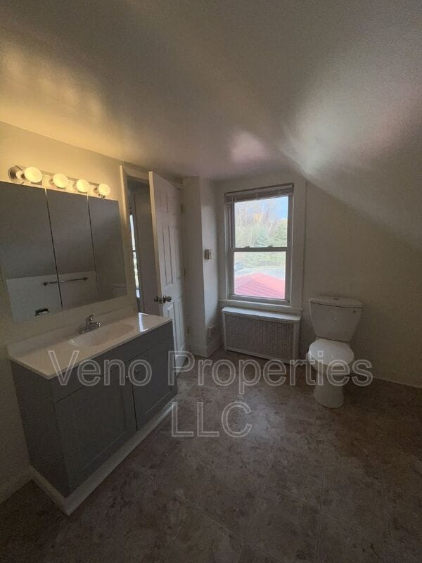 Building Photo - 32 Russell Rd