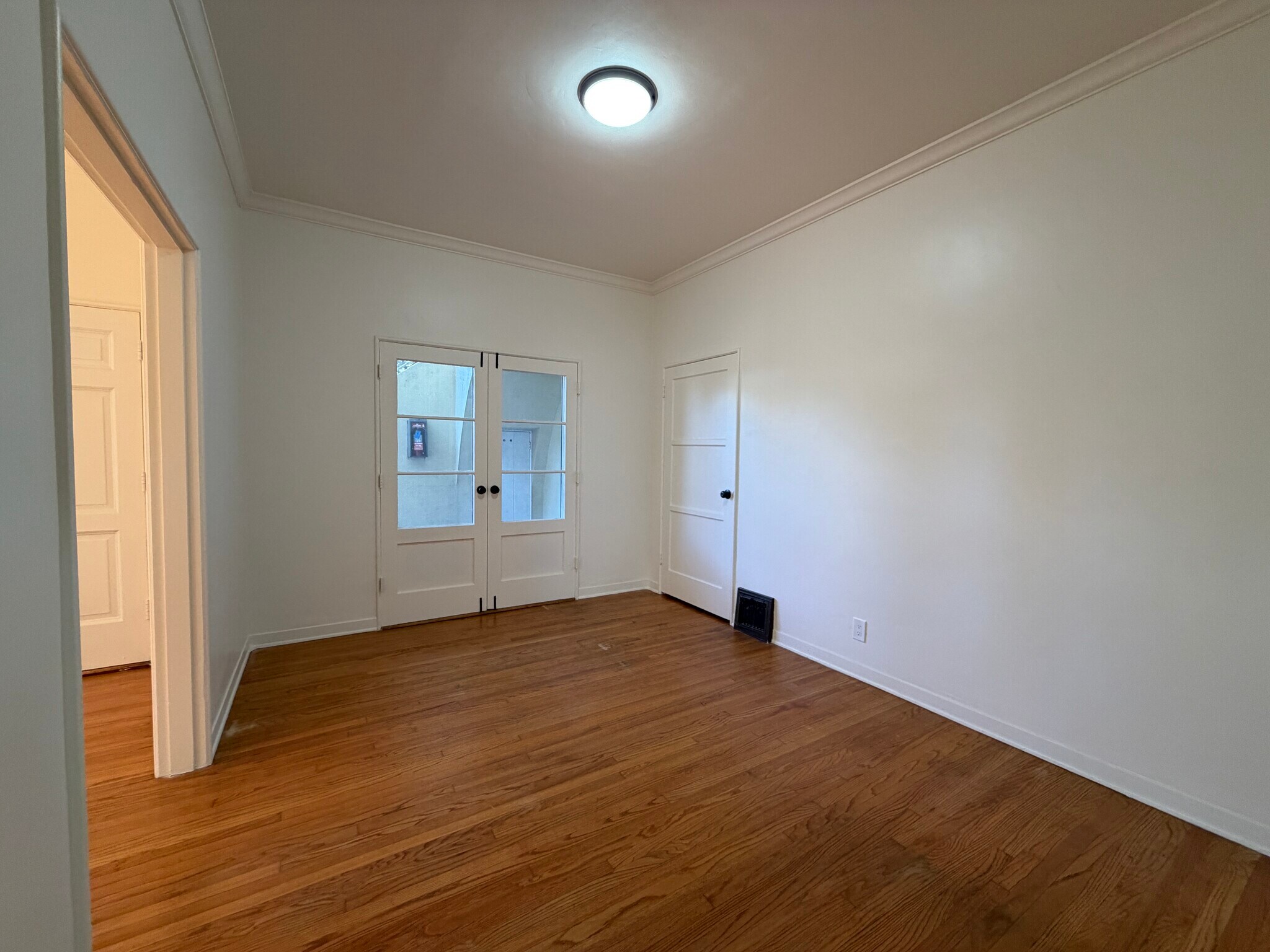 Building Photo - 1156 E Orange Grove Blvd