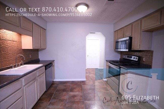 Building Photo - 605 Elizabeth-