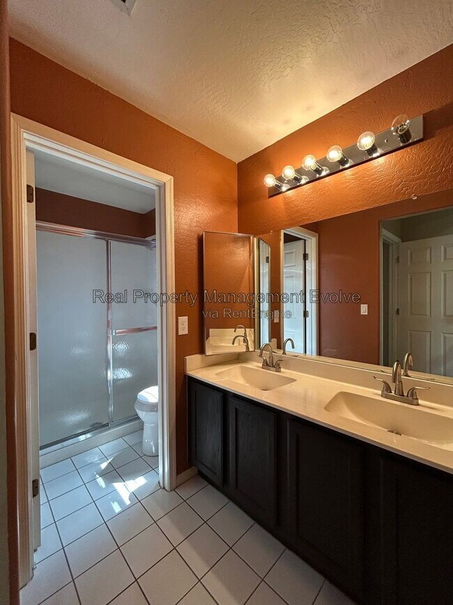 Building Photo - 5943 W Drake Ct