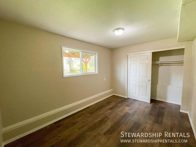 Building Photo - 3620 SE 36th Cir