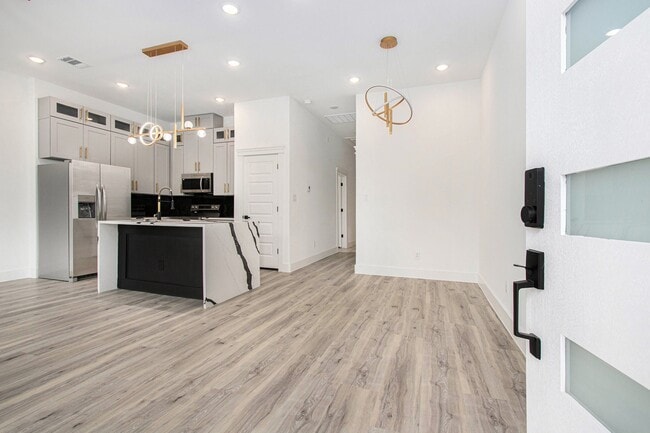 Building Photo - 3652 Seabrook St