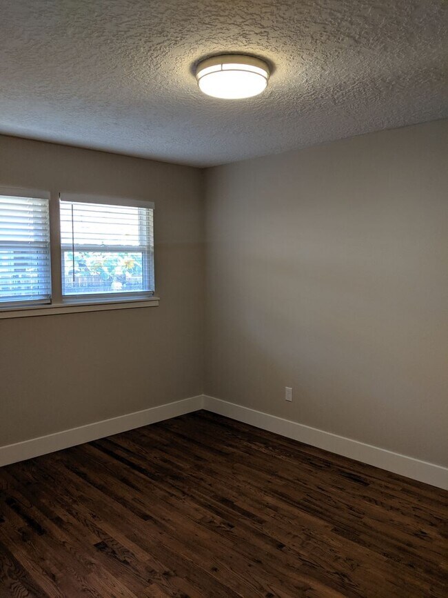 Building Photo - 121/123 N. Garrison Road