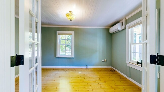 Building Photo - Country Charm Meets Vineyard Views! Two Be...