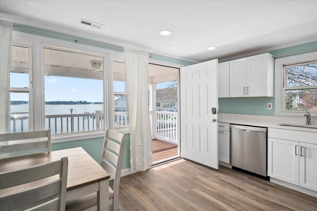 Building Photo - 322 Bayshore Dr