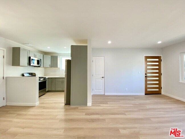 Building Photo - 11700 Dorothy St