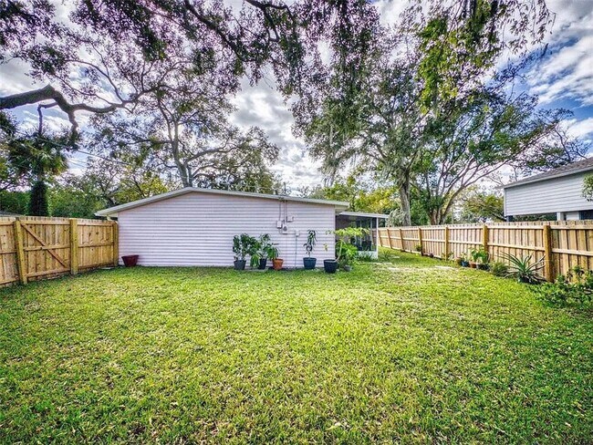 Building Photo - Charming 2-bedroom, 1-bath home