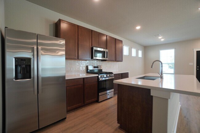 Building Photo - 136 Greinert Dr