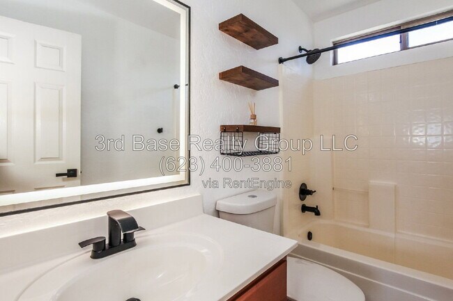 Building Photo - 13829 W Rovey Ave