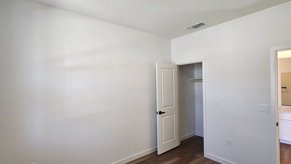 Building Photo - 10295 Maribel Way