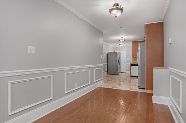 Building Photo - Gorgeous 3 Bedroom and 3 Bathroom in Hollins Market Voucher Tenants Welcomed