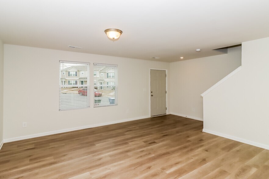 Building Photo - 291 Century Dr