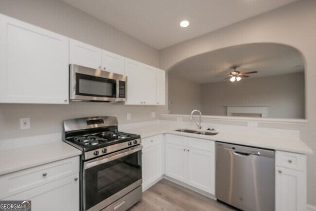 Building Photo - 226 Greenland Dr