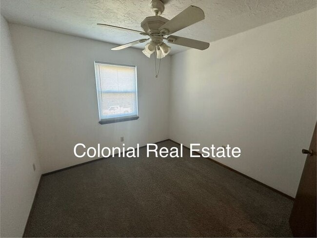 Building Photo - Spacious 2 story home