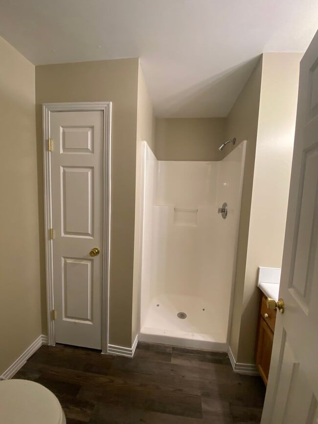 Building Photo - Renovated One Level 2 Bedroom / 2 Bathroom condo in Hermitage!