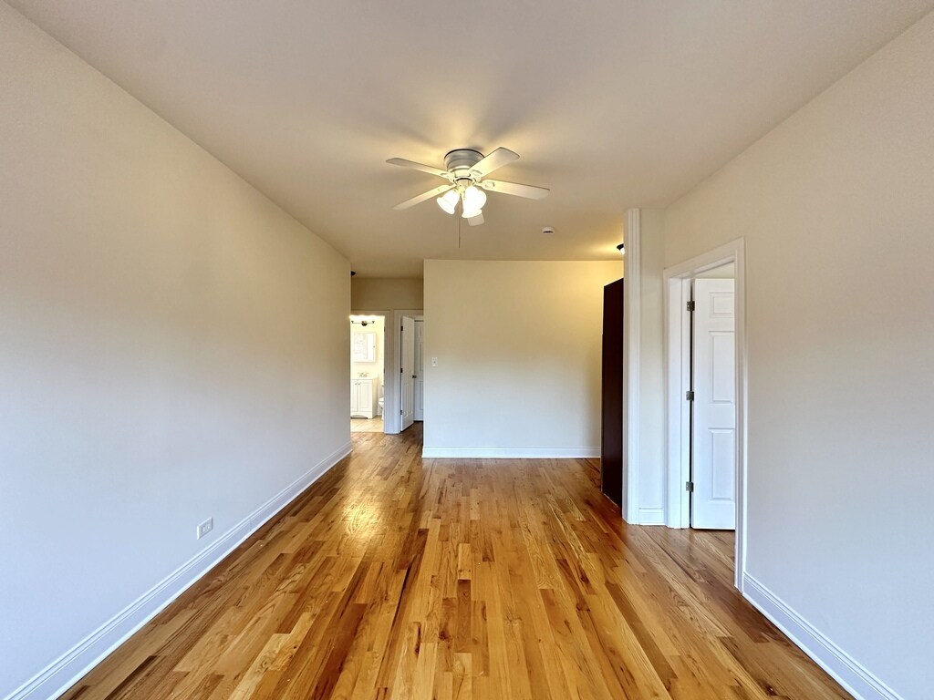 Building Photo - 742 W Cornelia Ave