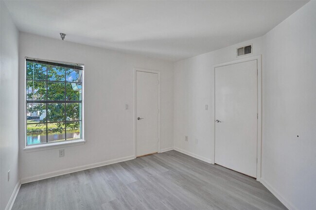 Building Photo - 1050 Crystal Way