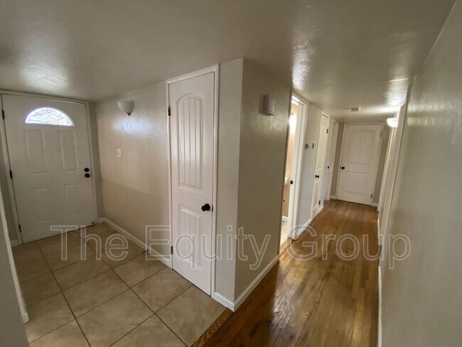 Building Photo - 4327 W School Ave