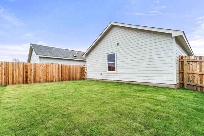 Building Photo - 907 Stricker Path