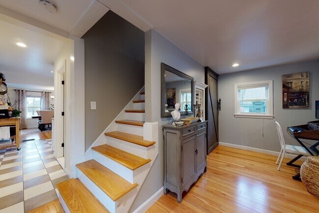 Building Photo - 37 Marivista Ave