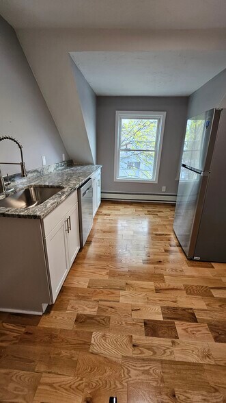 Building Photo - 44 3rd St