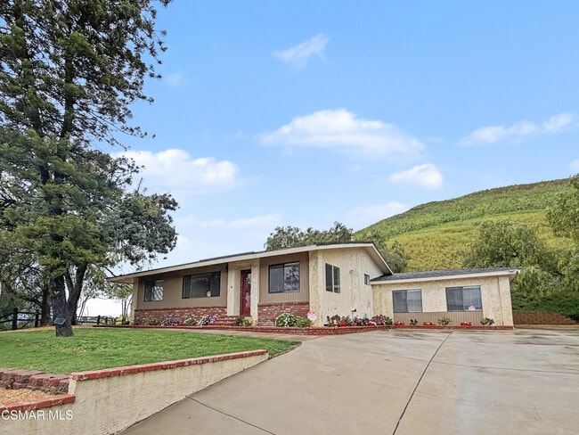 Building Photo - 2485 E Hillcrest Dr