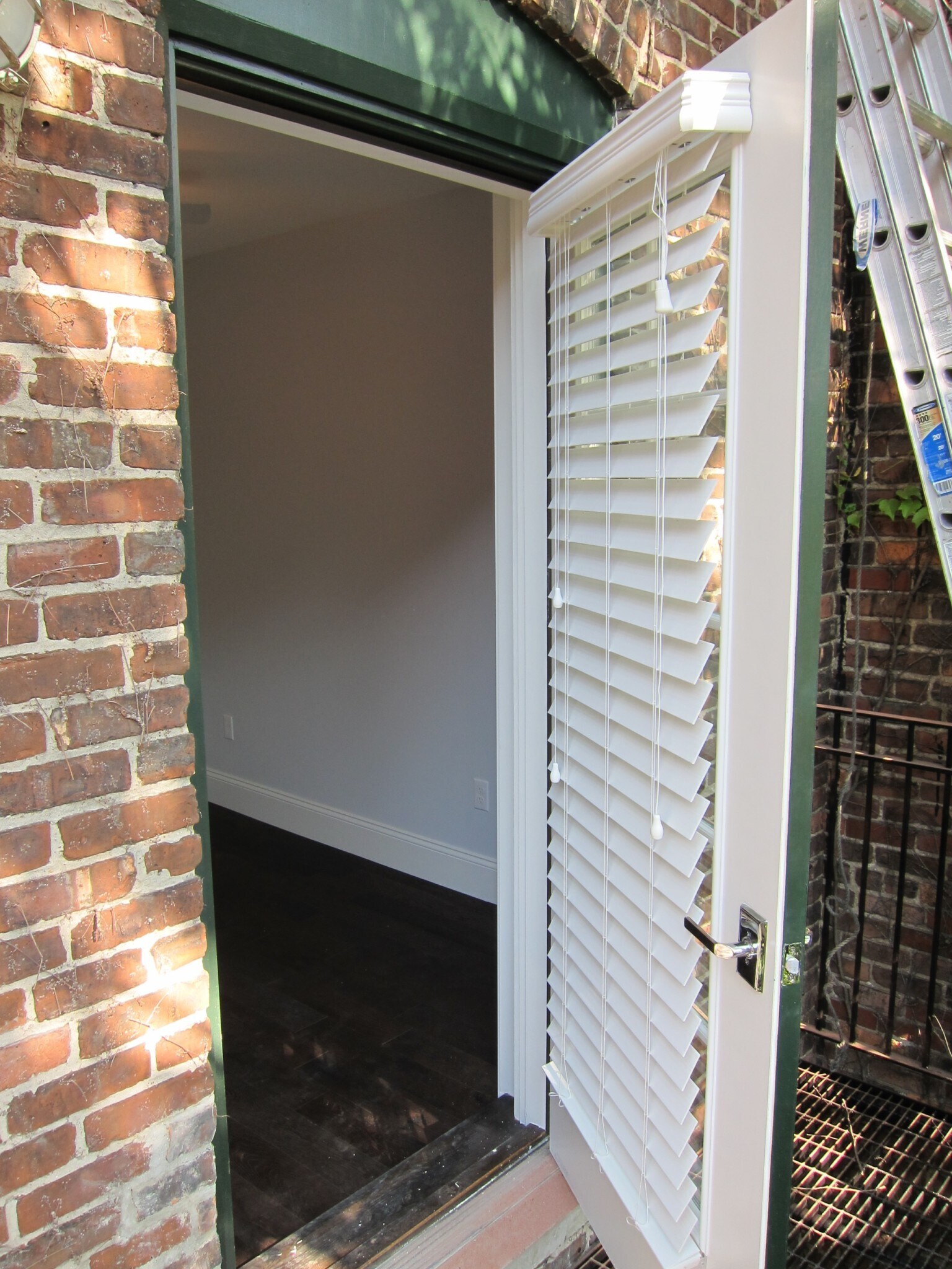 Building Photo - 18 Grove St