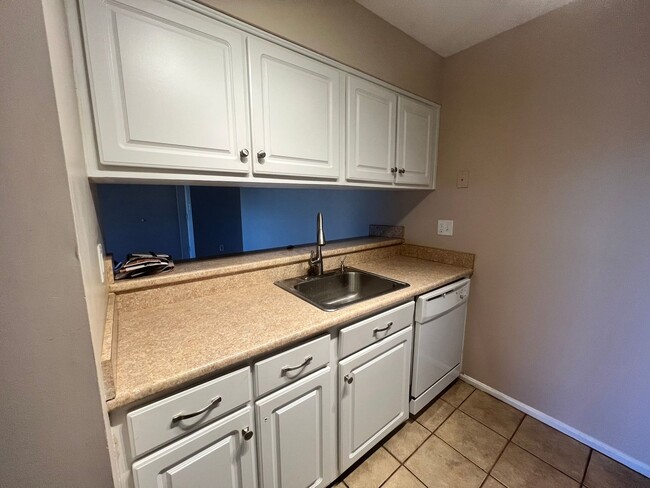 Building Photo - Lovely 2 BR/2 BA Condo in Glen Burnie!