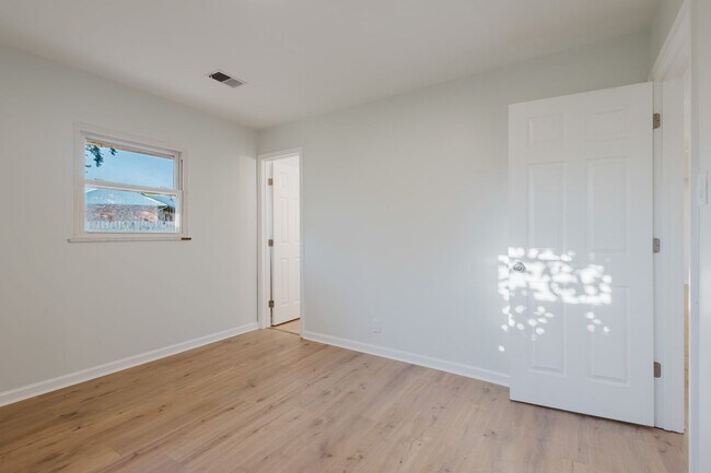 Building Photo - Completely Renovated House in the Holiday Hills Subdivision   251125