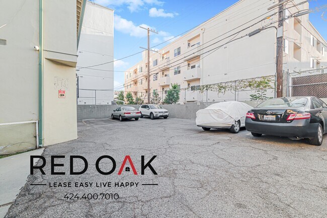 Building Photo - 1403 Tamarind Ave