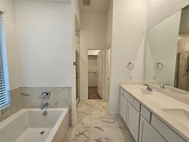 Building Photo - 3915 Chesapeake Ln