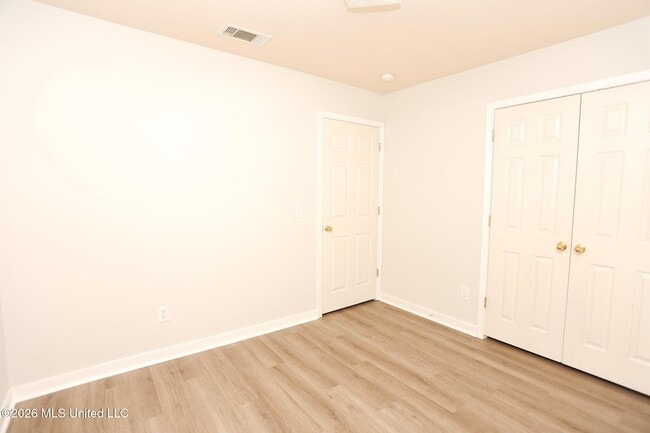 Building Photo - 1123 Bullrun Dr