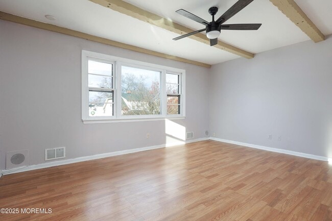 Building Photo - 22 Commodore Ave