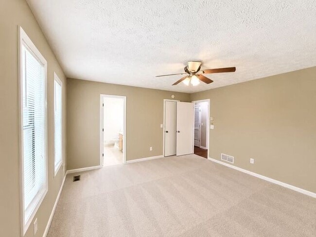 Building Photo - 384 McKees Rock Ln