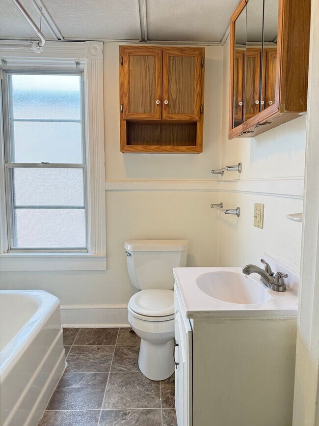 Building Photo - 319 N Charlotte St