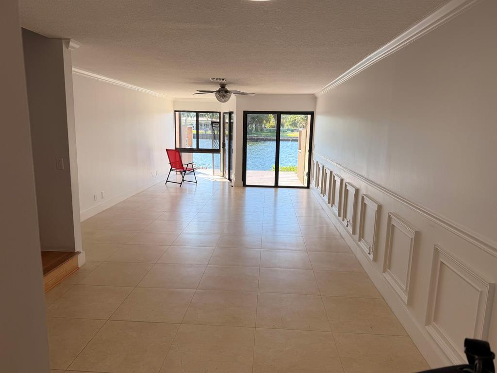 Building Photo - 797 S Riverside Dr