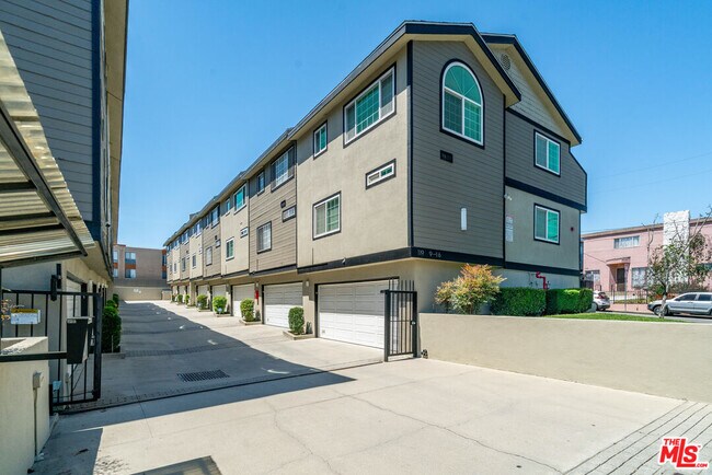 Building Photo - 119 E Beach Ave