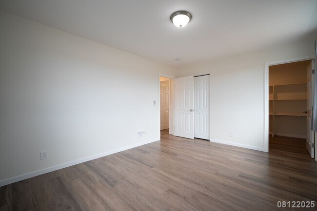 Building Photo - $4900 4BR/2.5BA Ewa Beach Unit - Energy Ef...
