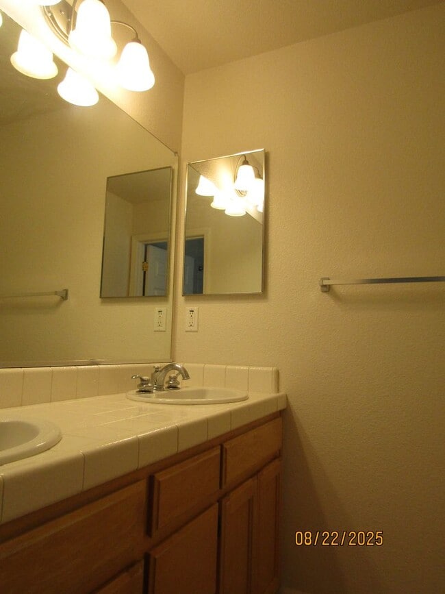 Building Photo - Beautiful Home Near Golf Course!! Brand ne...