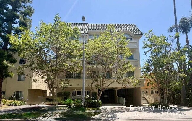 Building Photo - 4348 Mammoth Ave