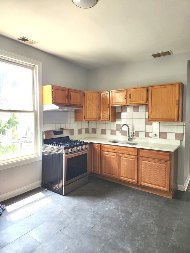 Building Photo - 5325 S Honore St