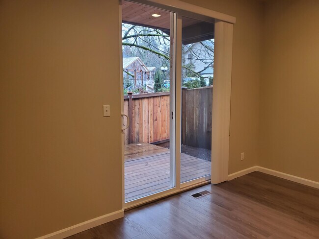 Building Photo - 1502 Onyx St SE