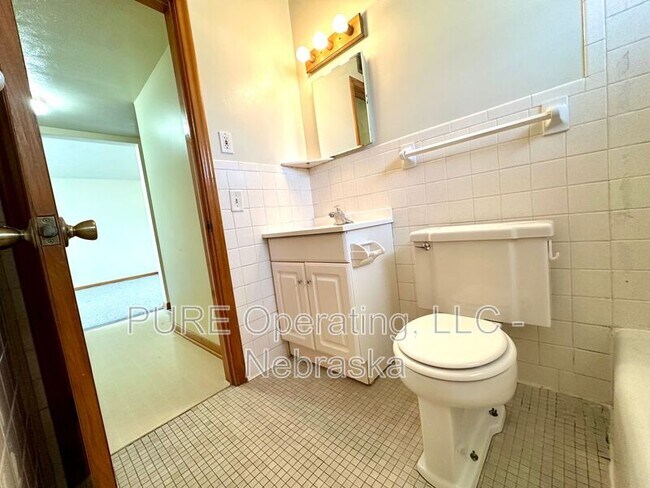 Building Photo - 2205 Lindyview Rd