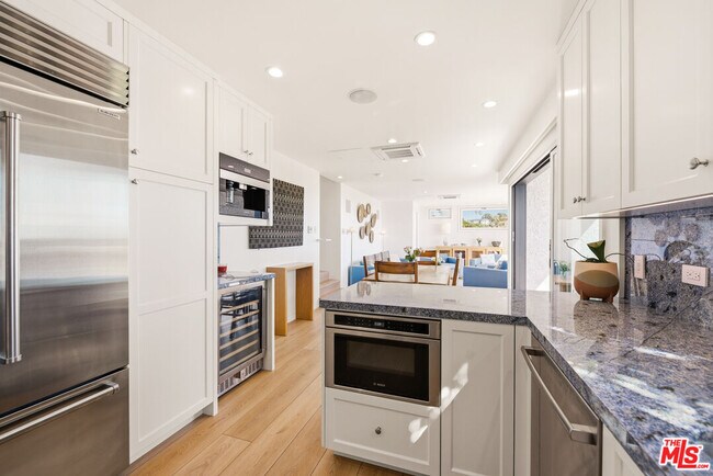 Building Photo - 6817 Seawatch Ln